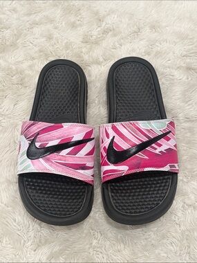 Nike Benassi JDI Print slide sandals in black and pink Woman’s Size 9